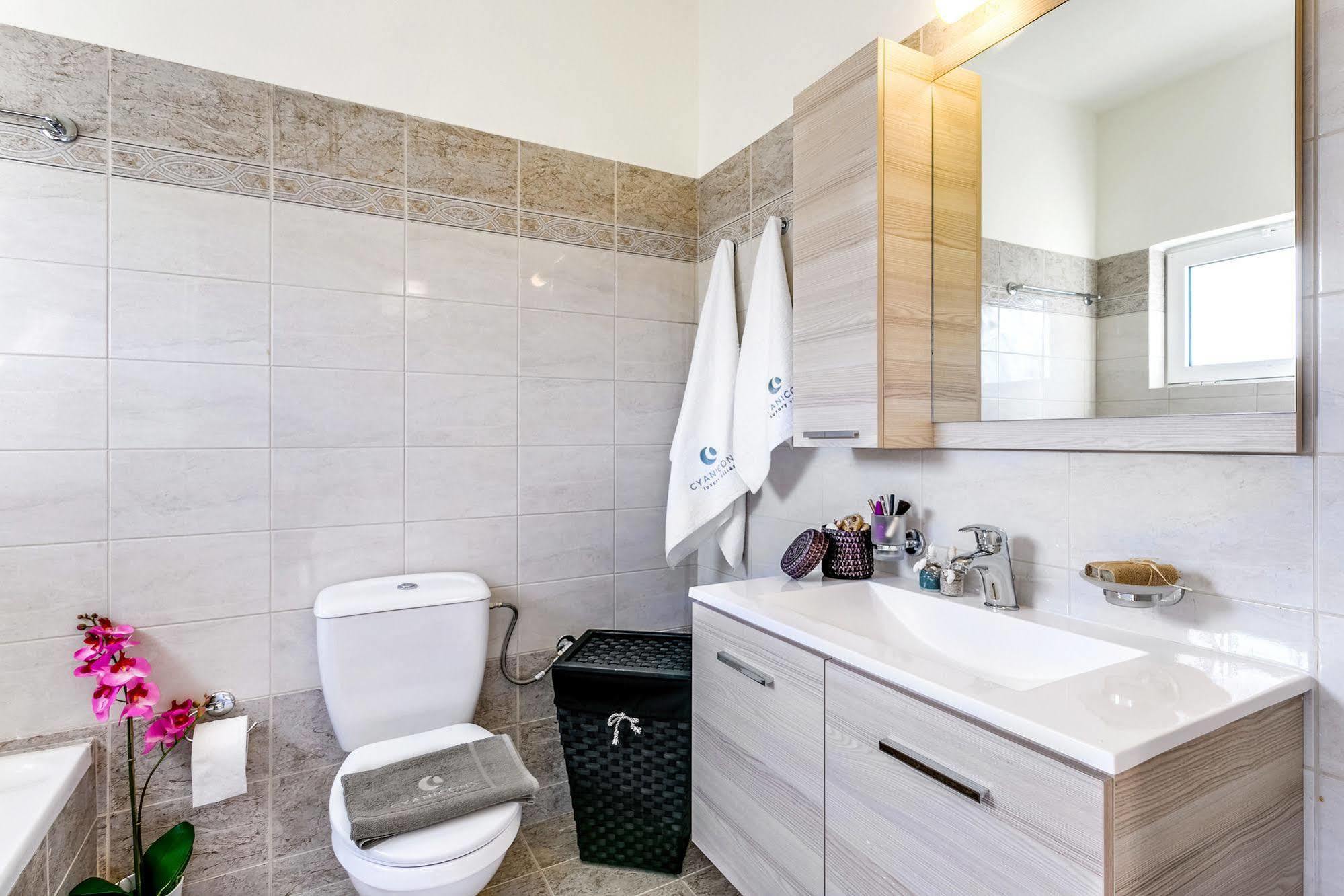Cyan Icons Villas Civarász Kültér fotó